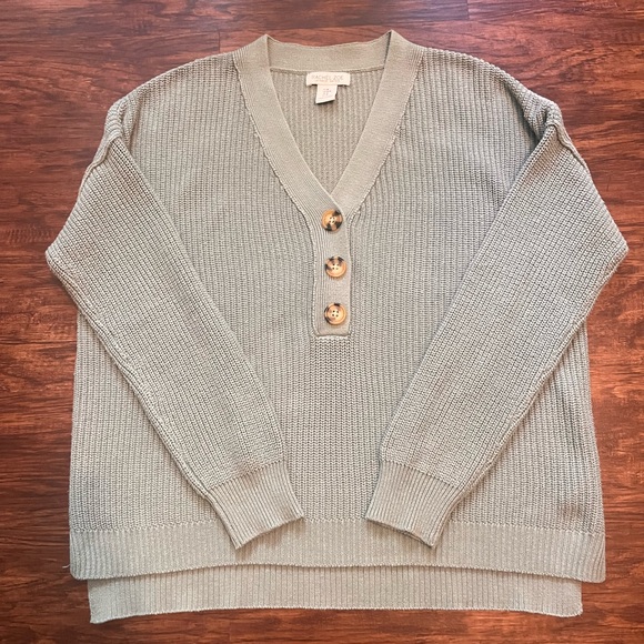 Rachael Zoe Sage/Green Button Front V neckline Sweater. Sz Medium - Picture 2 of 5